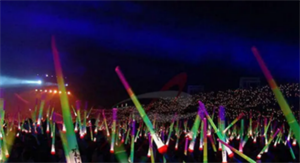 演唱會(huì)熒光棒顏色怎么控制的，熒光棒里面有那些芯片和電子元器件？